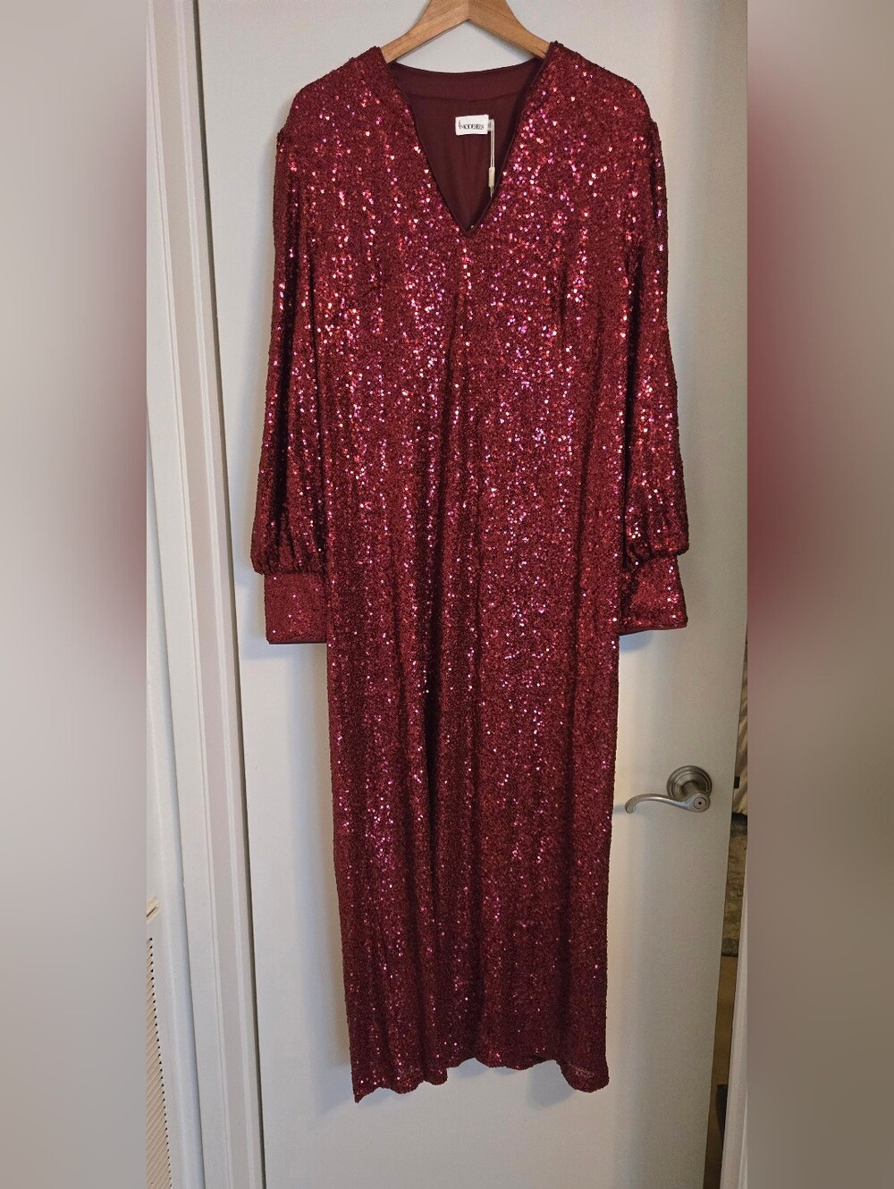 Minimalist Loose Shimmering V-neck Burgundy Maxi Party Dress - Picture 2 of 4
